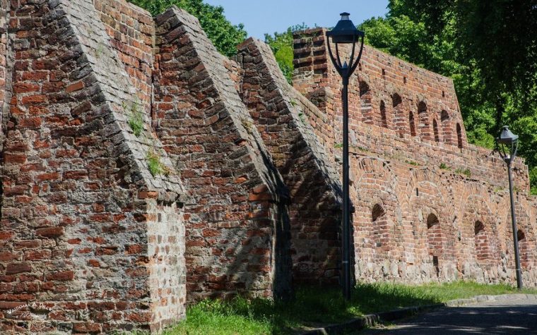 Średniowieczne zabytki Stargardu. Mury, baszty, bramy i kolegiata